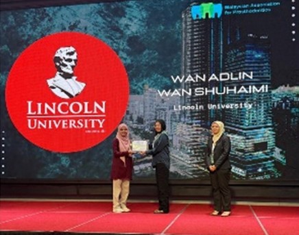 Wan Adlin Wan Shuhaimi Secured Best Prosthodontics Student Award